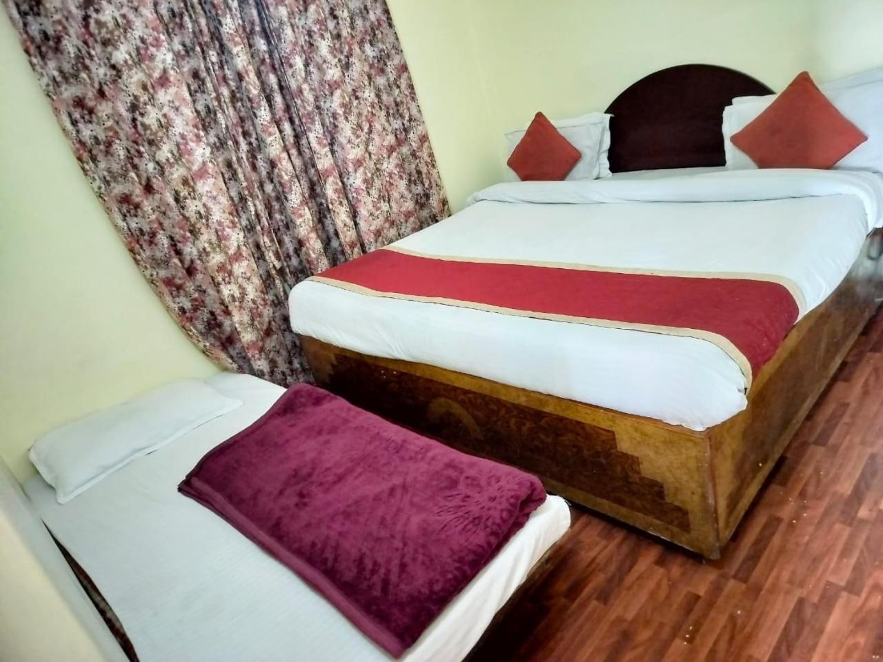 Hotel Surya Lake View Naini Tāl Exterior foto