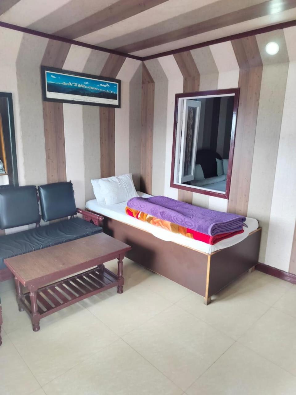 Hotel Surya Lake View Naini Tāl Exterior foto